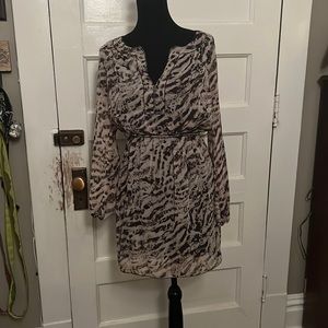 Like new, Max Studio Printed Dress. Sz small, lined. Elastic waist, fitted
